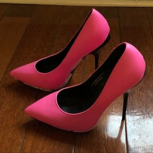 Pink Pumps! Only worn ONCE!! Size 8!